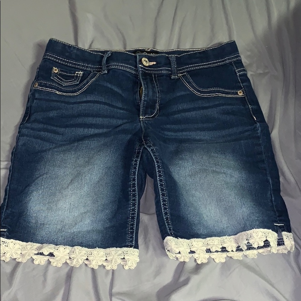 YOUTH Mid Shorts